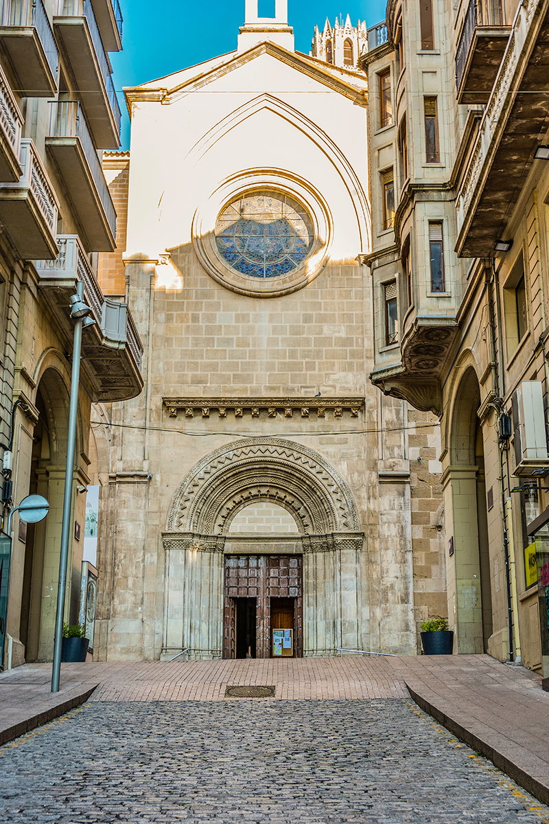 vchod do kostela svatého Jana ve městě Lleida