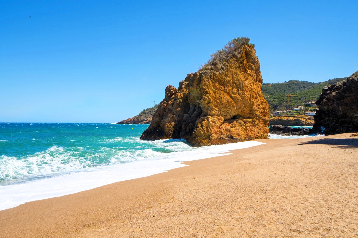 Nejlepší pláže, které ukrývá španělské pobřeží Costa Brava - Platja de l'Illa Roja