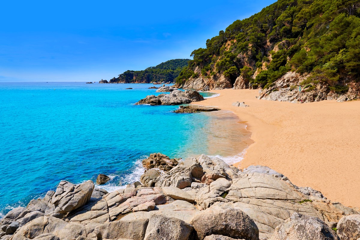Platja de sa Boadella na pobřeží Costa Brava