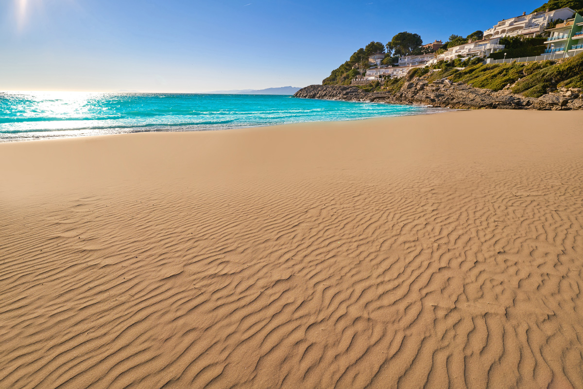 mezi nejlepší pláže, které ukrývá španělské pobřeží Costa Dorada, patří Cala Crans nedaleko Salou