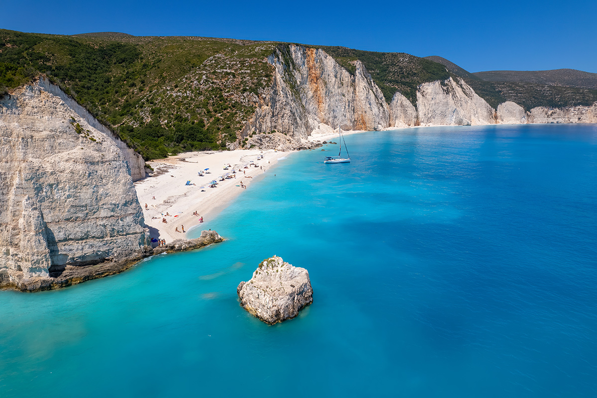Fteri Beach kdysi zdobil skalní oblouk