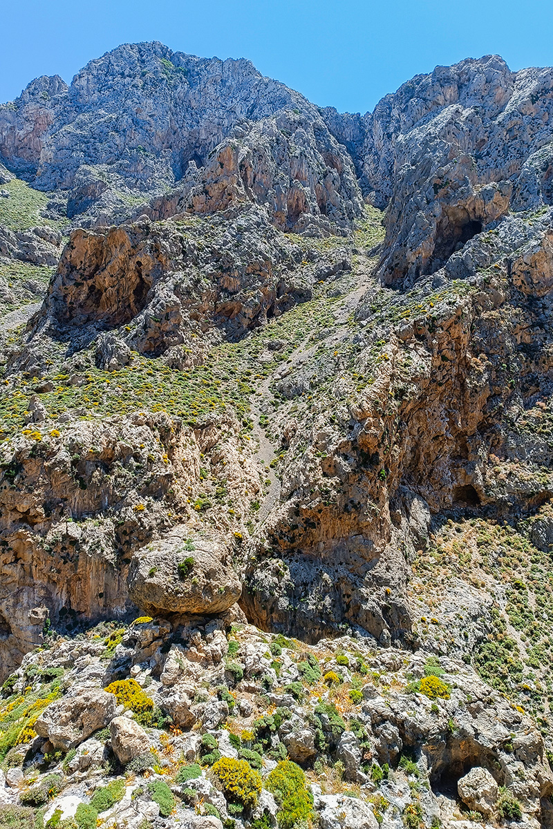 hory v okolí Kourtaliotiko Gorge