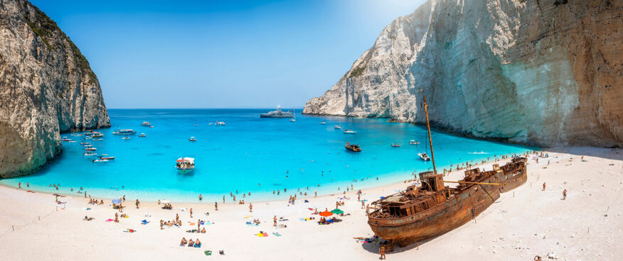 Navagio: Slavná řecká pláž přitahuje turisty na ostrov Zakynthos